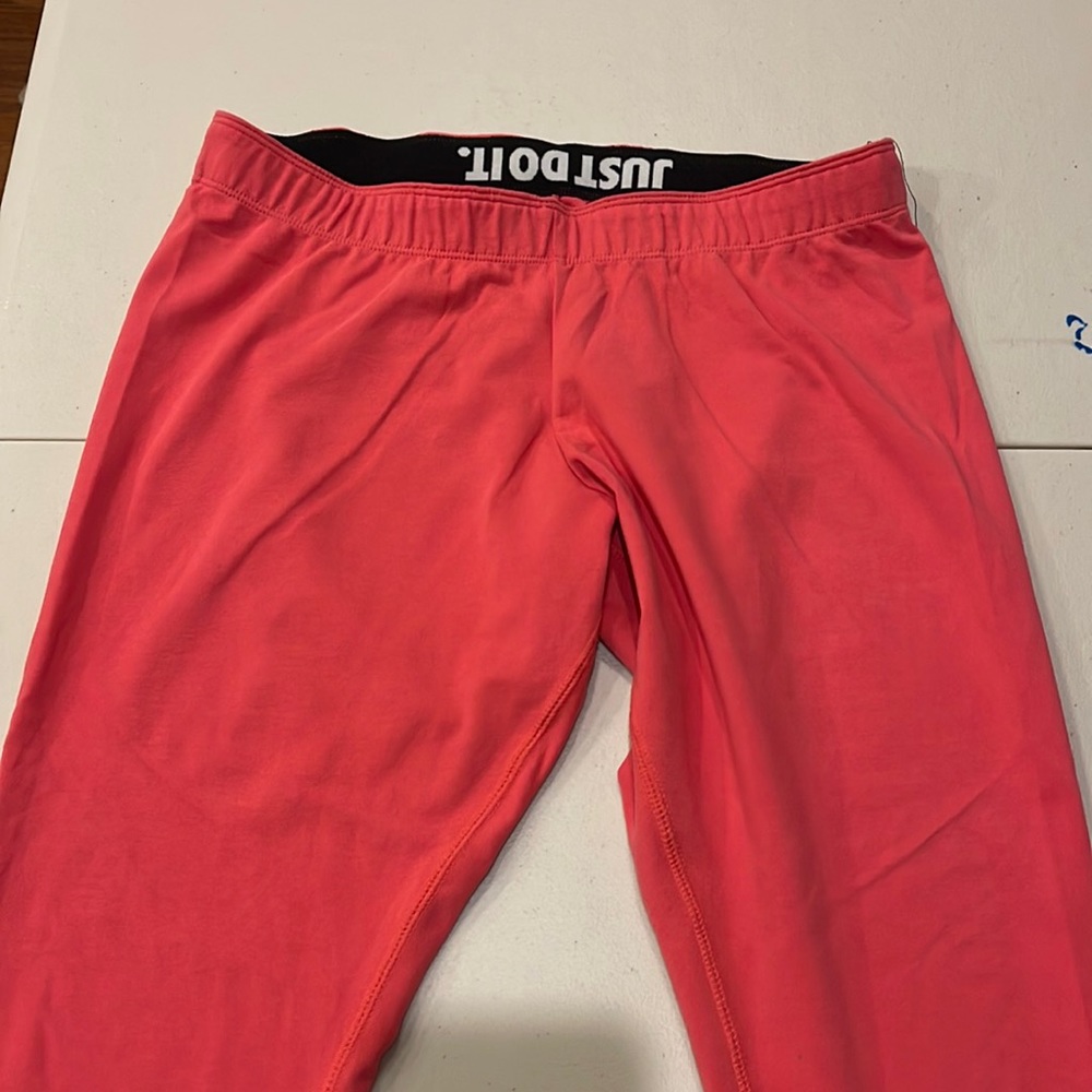 Size Large Women’s Nike Jogger capri pants